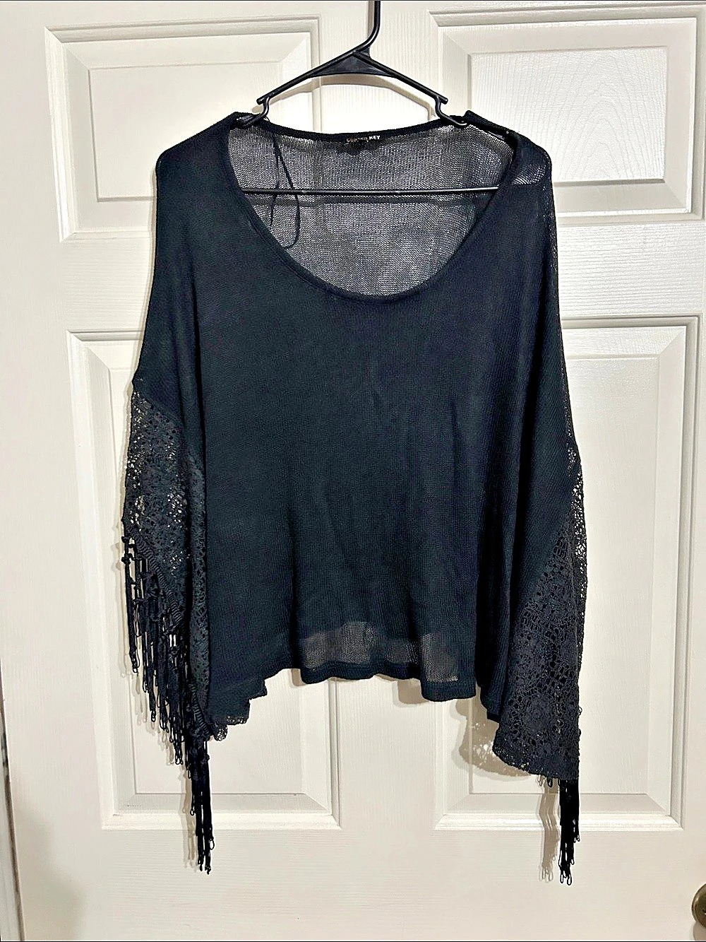 Black Lace Sleeve Fringe Tunic/poncho